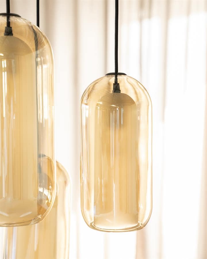 Mooi gouden hanglampen, moderne interieurverlichting, stijlvolle woonaccessoires, elegante verlichting voor woonkamer, design hanglampen van Mokana Meubelen.