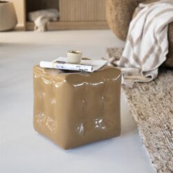 Betonlook meubelstuk van Mokana Meubelen voor een moderne en stijlvolle woonkamerinrichting.