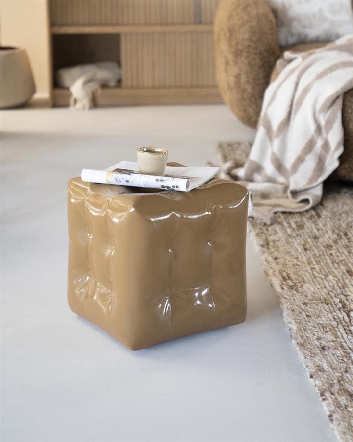 Betonlook meubelstuk van Mokana Meubelen voor een moderne en stijlvolle woonkamerinrichting.