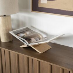 - Mooie houten dressoirkast van Mokana Meubelen met strak ontwerp en natuurlijke afwerking.