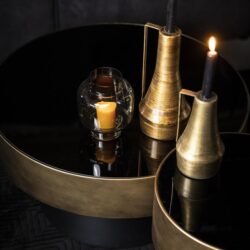 Elegant bijzettafels van Mokana Meubelen met een stijlvolle zwarte en goudkleurige afwerking, perfect voor een modern interieur.