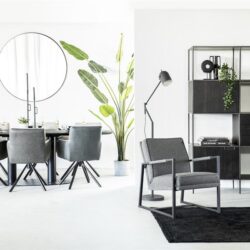 Zitgedeelte met moderne eettafel en stoelen in minimalistisch interieur design, perfect voor stijlvolle woon- en eetkamers.