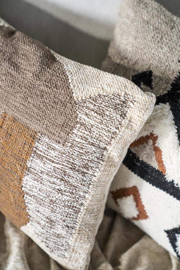 Hoge kwaliteit gevarieerde tapijten met modern en landelijk ontwerp, perfect voor stijlvolle interieurdecoratie.