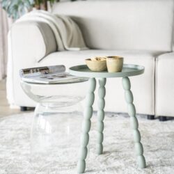 Rustieke bijzettafel met gedraaide poten in mintgroene afwerking, perfect voor modern en Scandinavisch interieur.