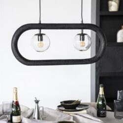 Rustikale zwarte hanglamp met glazen bollen voor moderne eetkamers.