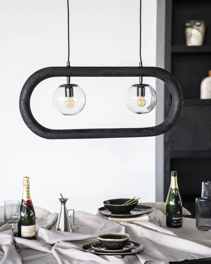Rustikale zwarte hanglamp met glazen bollen voor moderne eetkamers.
