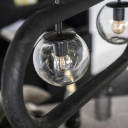 Glow-lamp met helder glazen bol en zwarte metalen structuur, moderne en stijlvolle verlichting voor woning of kantoor, ontworpen door Mokana Meubelen.