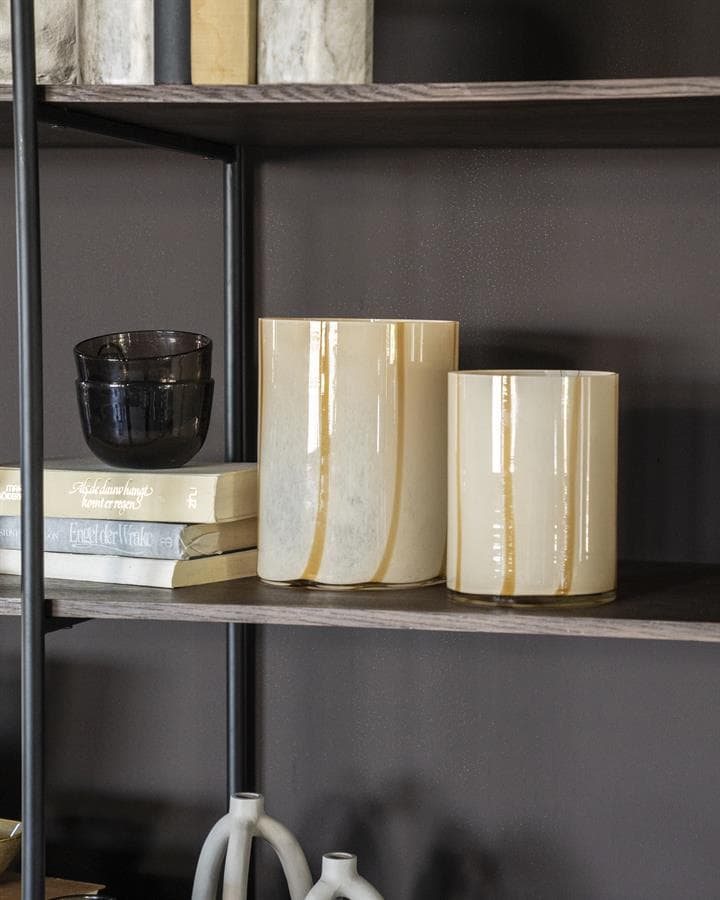 Potterie-van-mekana-meubelen-van-keramiek-en-glas-op-een-lee-geschikt-voor-woningdecoratie-en-meubelselectie.