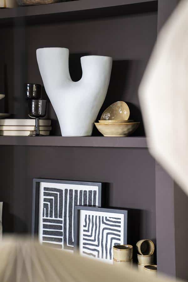 Modern wanddecoratie en keramische vazen voor een stijlvolle woonkamer of woonkamer. Ontdek de designobjecten van Mokana Meubelen voor een eigentijdse inrichting.