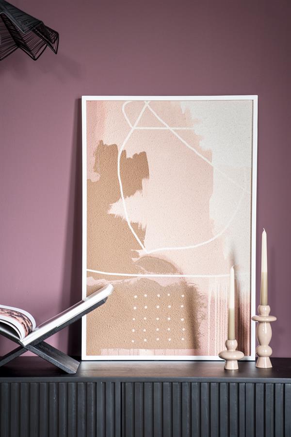 Lichte moderne kunst in pastelkleuren met abstracte vormen op een muur.