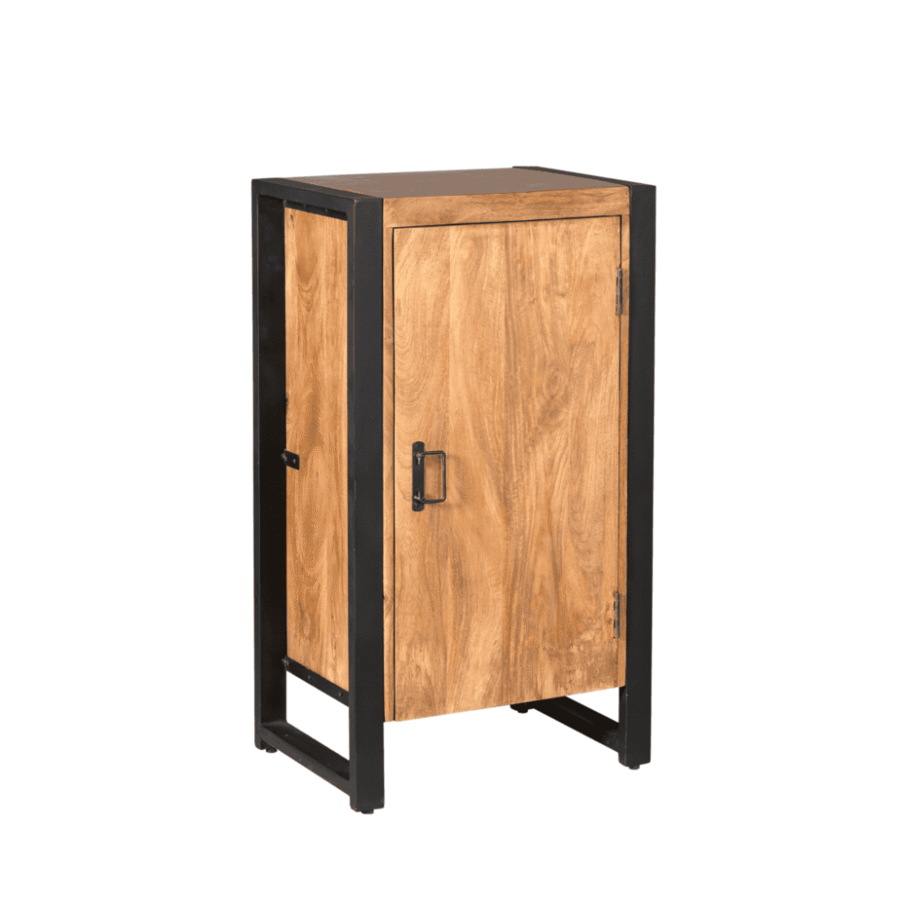 Robuuste houten kast met industrieel zwart metalen frame, perfect voor modern en functioneel interieur.