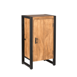 Robuuste houten kast met industrieel zwart metalen frame, perfect voor modern en functioneel interieur.