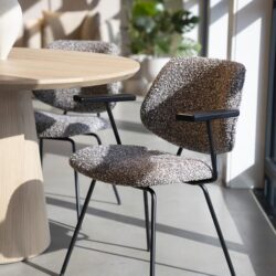 Stoel Jon met arml - taupe Maywood