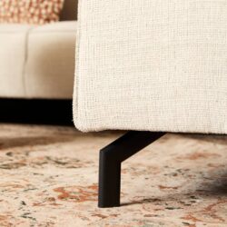 Kraftige, moderne zoolaagra tips van nieuw en eigentijds meubelontwerp, stijlvol en duurzaam design, perfecte aanvulling voor elke woonkamer of slaapkamer, zachte stoffen en strakke metalen poten.