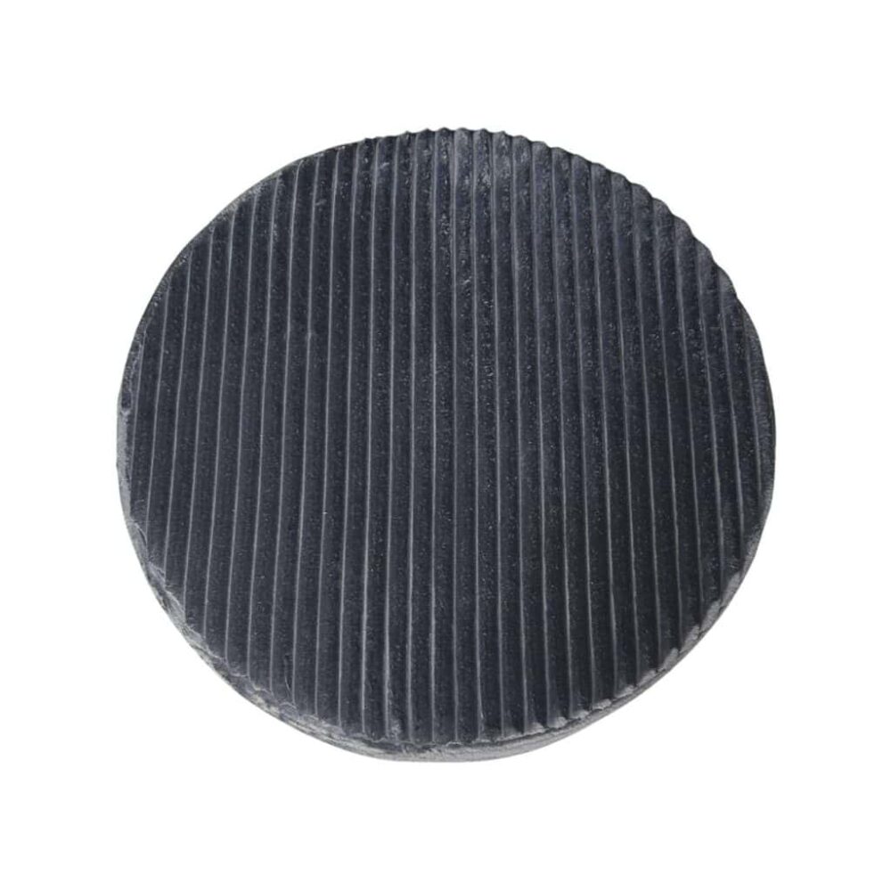 Robuuste zwarte rubberen onderzetter met geribbelde antislip ondergrond, geschikt voor meubels en decoratie, voeg stijl en functionaliteit toe aan elk interieur.