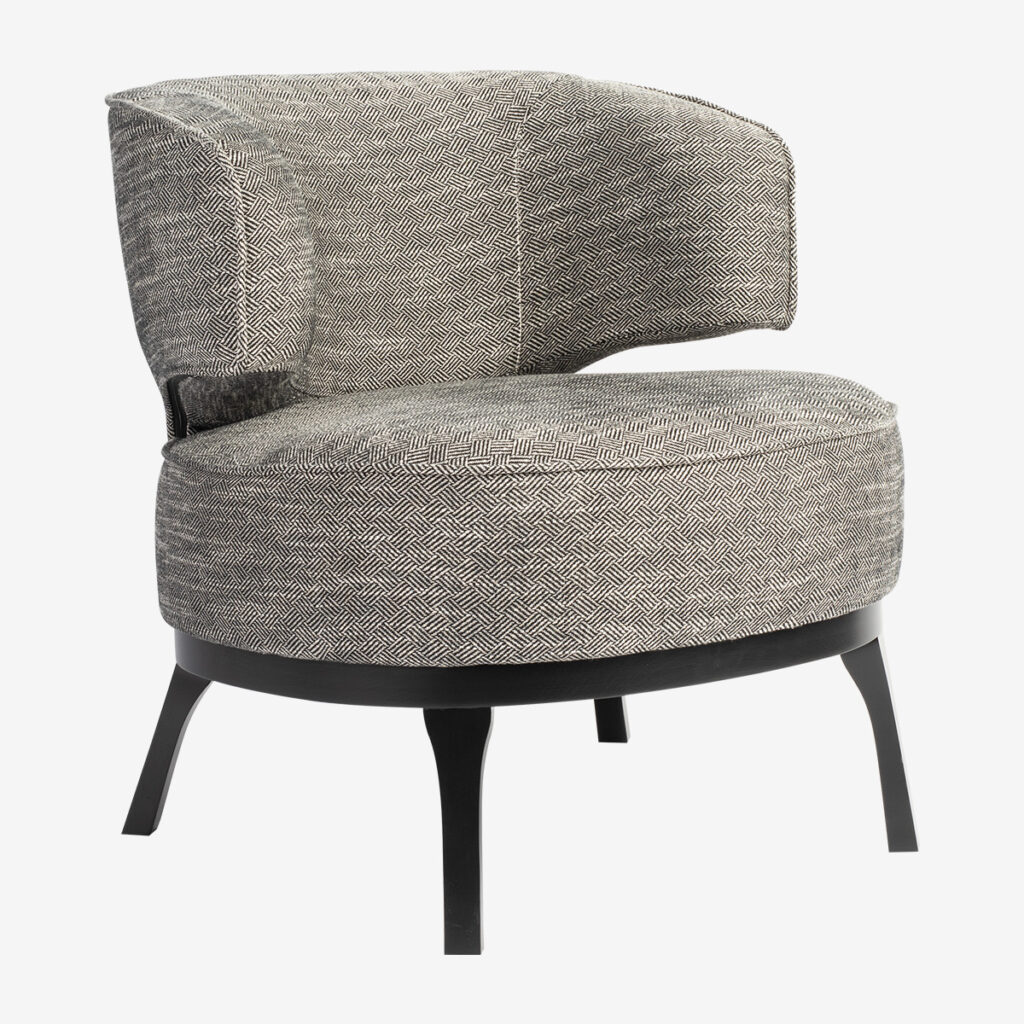 Hotel Chique fauteuil Hug Me van PMP furniture in de woonwinkel van Mokana in Enschede