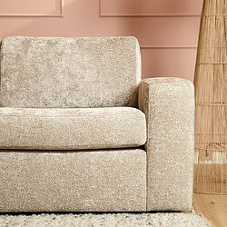 Zachte beige stoffen bank met een minimalist-industriele-stijl in een modern interieur.