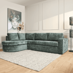 Luxe groene vintage bank in woonkamer, stijlvol modern design met velvet bekleding, ergonomisch comfort, perfecte meubelkeuze voor stijlvolle interieurs, Mokana Meubelen.