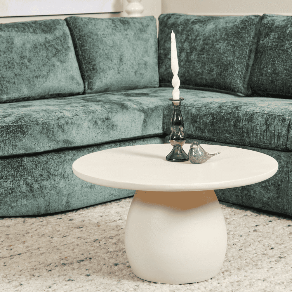 Handgemaakte witte salontafel met ronde top en unieke vaste basis, perfect voor modern interieur en woonkamer inrichting.