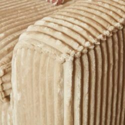 Houten meubel met afwerking en textuur, gericht op maat gemaakt, kwaliteit en design. Perfect voor stijlvolle interieurs en uniek meubilair, aangeboden door Mokana Meubelen.