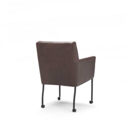 Elegant leren fauteuil met wieltjes, modern ontwerp, comfortabel en stijlvol stuk voor woonkamer of kantoor. Perfect voor een luxe en functionele interieurafwerking.