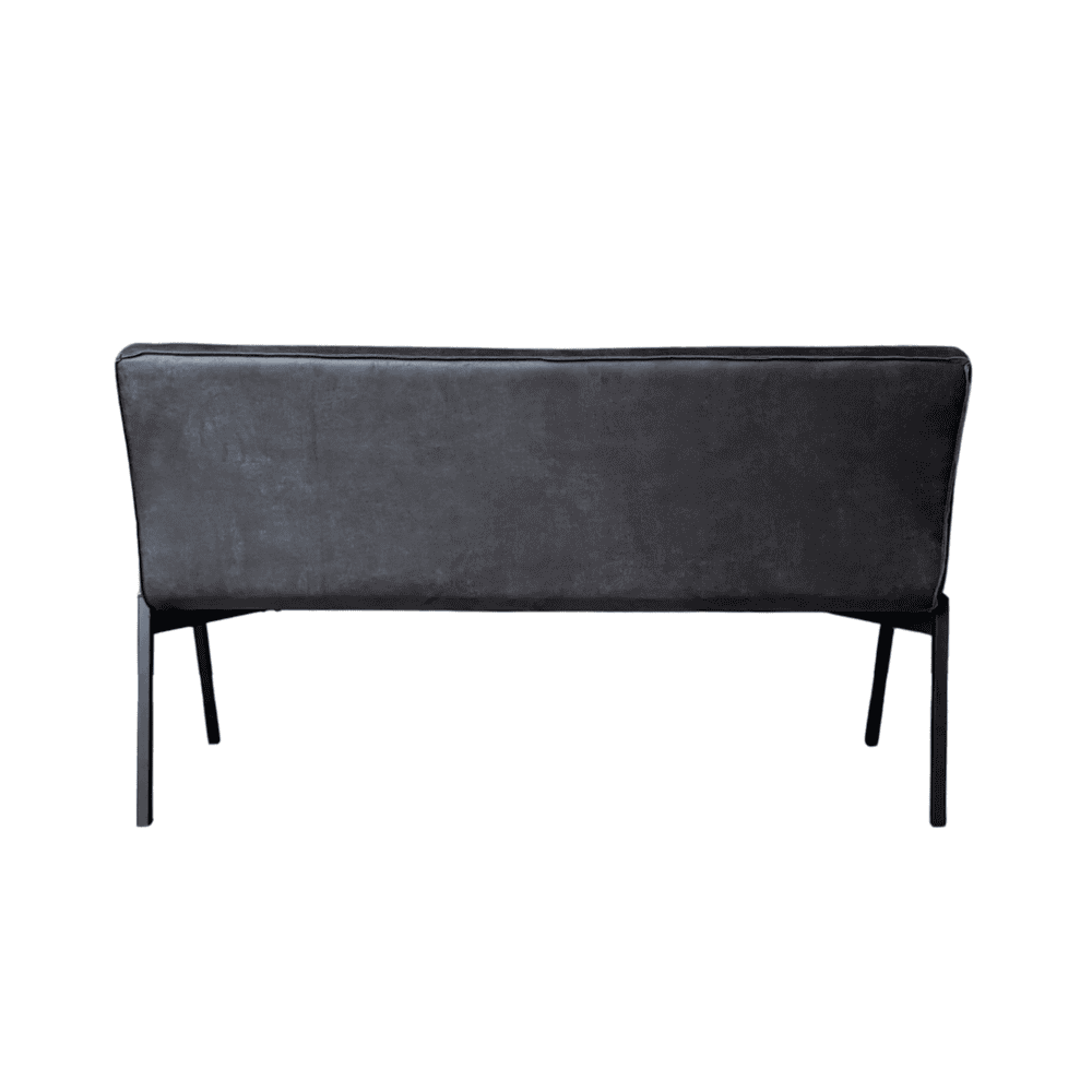 Industrial design bank zwart velvet stoffen bank met slanke metalen poten voor modern interieur.