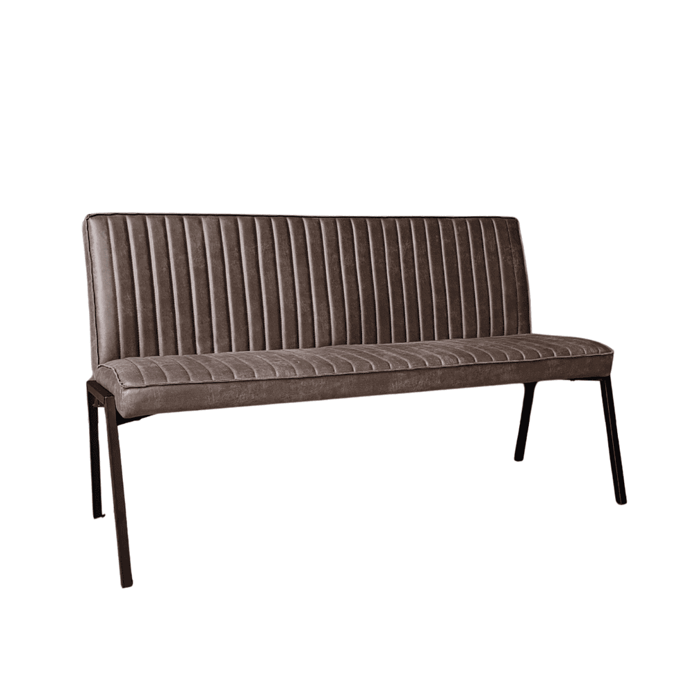 Robuuste vintage bank met gestikte details en zwart metalen poten, perfect voor een moderne of industriële interieurstijl.