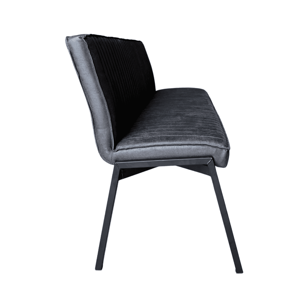 Elegante zwarte eetkamerstoel met velvet bekleding en metalen poten, perfect voor modern interieur en stijlvolle eetruimtes.