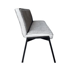 Elegante eetkamerbank met gestoffeerd zitvlak en modern zwart frame, perfect voor stijlvolle en comfortabele woonruimtes.