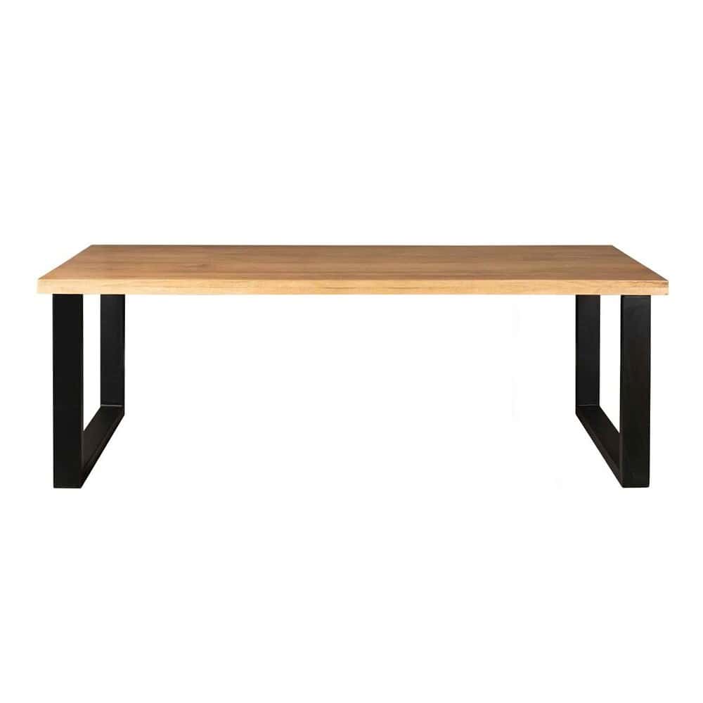 Strakke eetkamertafel met een houten blad en zwart metalen onderstel, perfect voor moderne interieurs en thuisdiners.