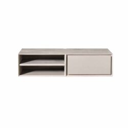 Eettafel met ingebouwde opbergruimte en open vakken, modern design in lichte houttint, perfect voor een stijlvolle en praktische woonkamer.