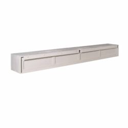 Elegant white houten tv-meubel met opbergvakken, perfect voor een moderne woonkamer. Op maat gemaakt en afgewerkt in natuurlijke kleuren voor een strakke uitstraling.