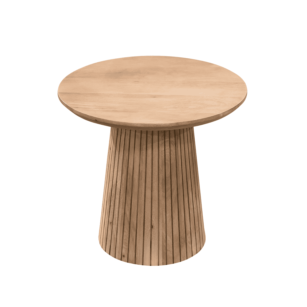 Natuurlijke houten bijzettafel met ronde top en slank, geribbelde voet, perfect voor in moderne en natuurlijke interieurstijlen.