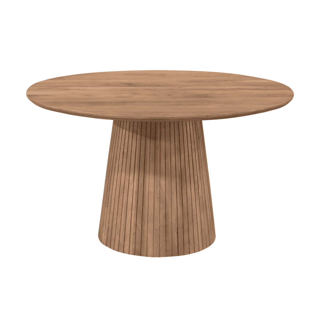 Elegante eettafel van massief hout met slank, conisch onderstel, perfect voor moderne en natuurlijke interieurs. Voldoende ruimte voor familie en gasten, duurzaam en stijlvol design.