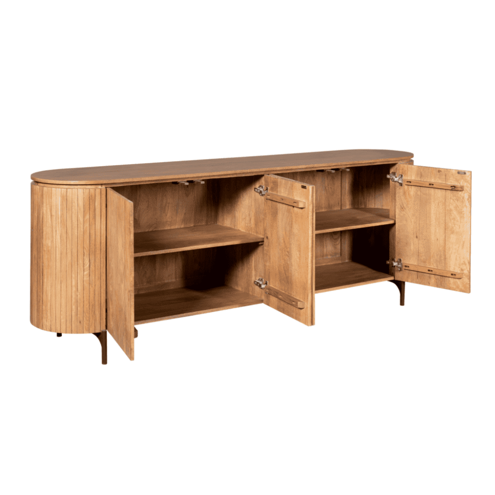 Eikenhouten dressoir met openende deuren en binnen planken, modern en stoer design, perfect voor woonkamer of hal.