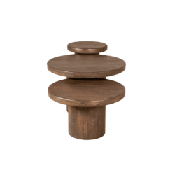 Strak houten bijzettafel met drie cirkelvormige bladen en een cilindervormige voet, perfect voor interieurdecoratie en functioneel gebruik in woonkamer of slaapkamer.