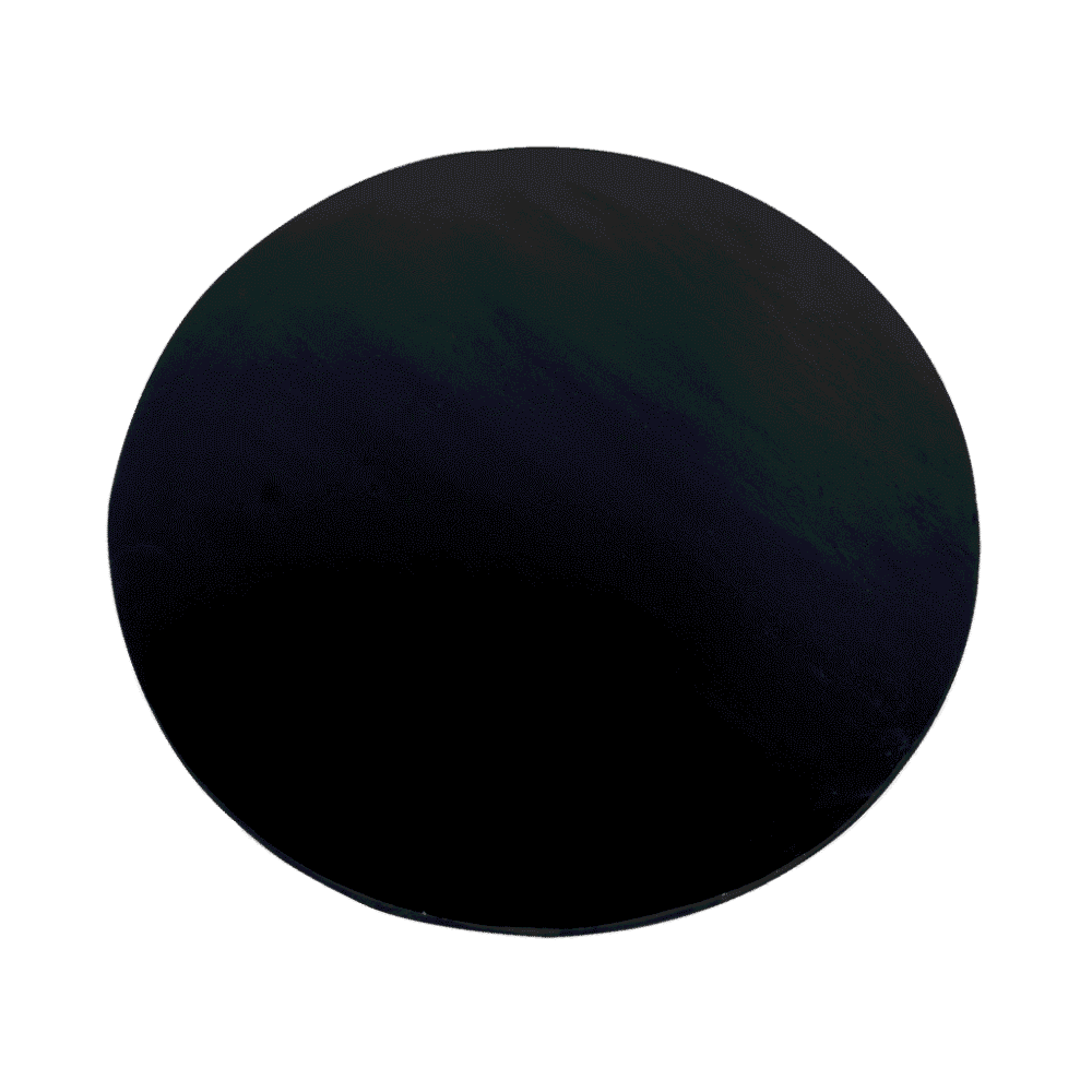 Ronde, zwart houten tafelblad zonder ongenummerde details.