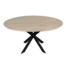 Ontspannende eettafel van licht hout met zwart metalen onderstel, perfect voor moderne eetkamers en diverse interieurstijlen.