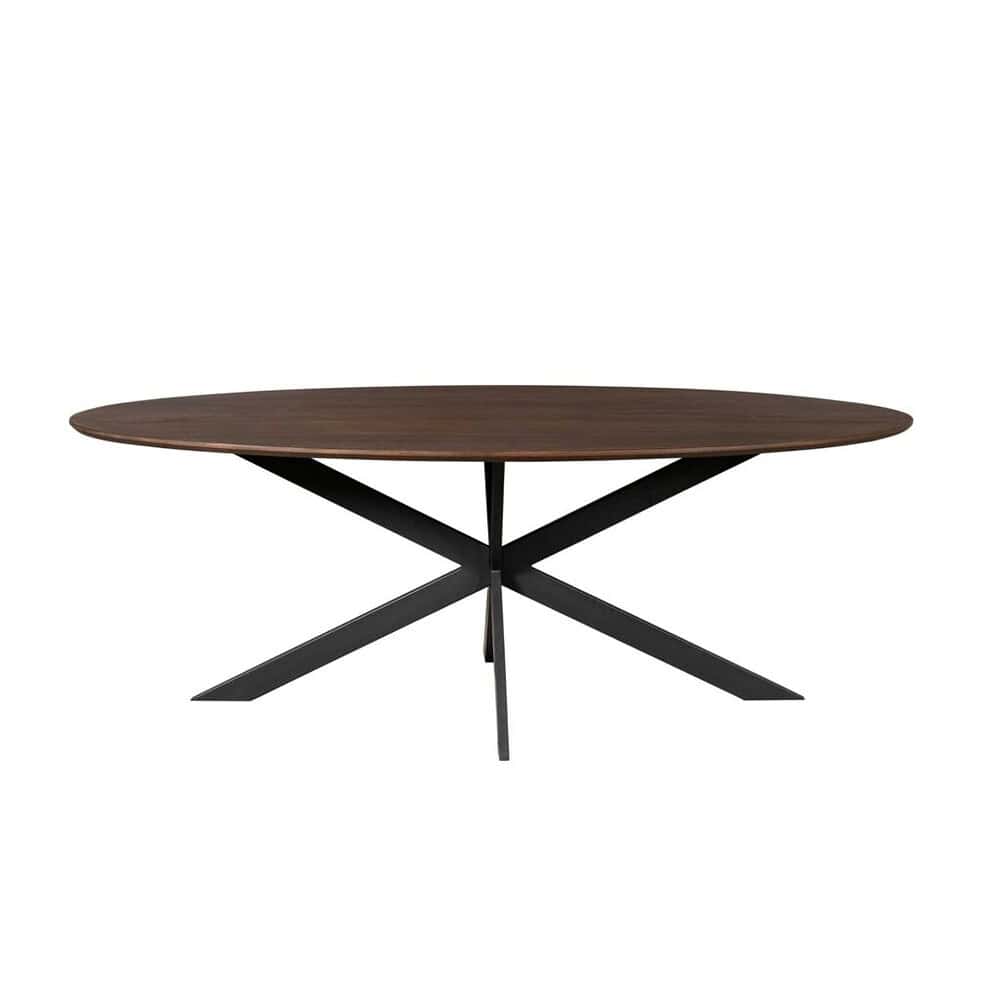 Modern eettafel met ronde eikenhouten blad en uniek zwart metalen onderstel, perfect voor een stijlvolle en functionele eetruimte.