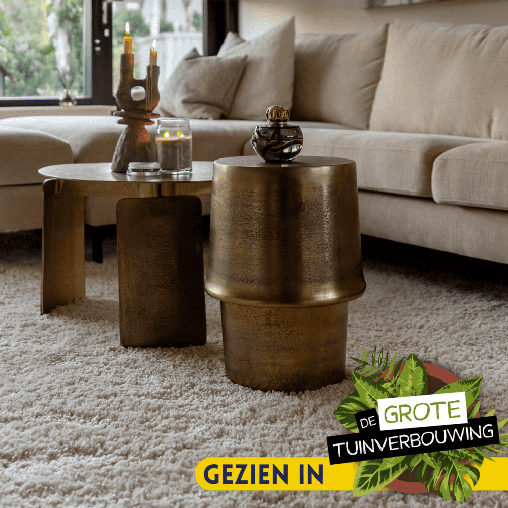 Rustieke gouden bijzettafels van Mokana meubels, moderne inrichting woonkamer, elegante woonaccessoires, stijlvolle houten salon tafels, luxe meubel design.