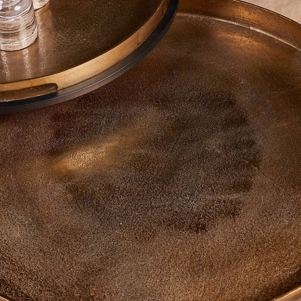 Moderne houten salontafel met een rustiek afwerking, perfect voor een stijlvolle woonkamer.