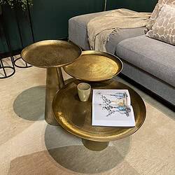 Gouden bijzettafel set met drie verschillende hoogtes, stijlvolle decoratie voor woonkamer, meubelen van Mokana Meubelen.