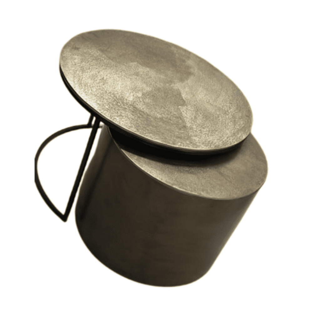 Vintage metalen bijzettafel met ronde top en zwart metalen frame, modern en industrieel design, perfect voor woonkamer of hal, handgemaakt en duurzame materialen.