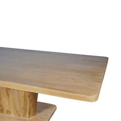 Eikenhouten eettafel met natuurlijke afwerking, geschikt voor een moderne eetkamer. Mokana Meubelen biedt op maat gemaakte, hoogwaardige houten meubels voor elke interieurstijl.