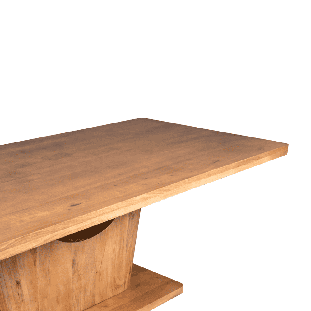 Strak houten eettafel met natuurlijke afwerking en modern design, perfect voor een stijlvolle en functionele woonruimte.
