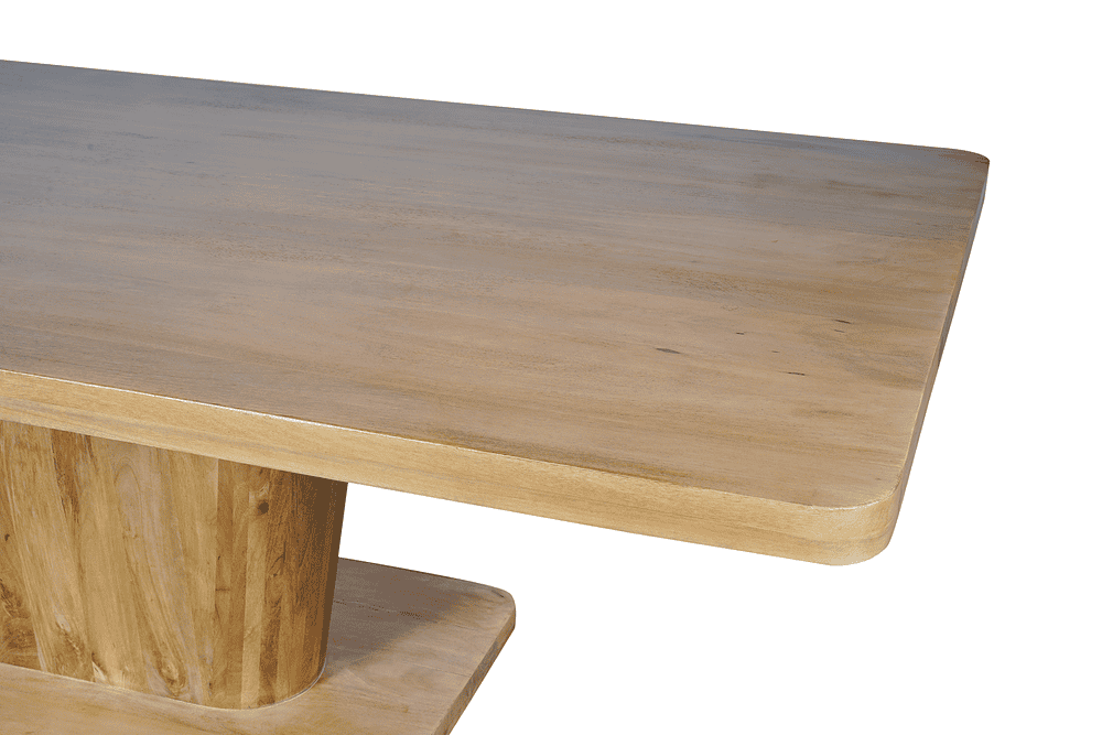 Gemaakt van massief hout met natuurlijke afwerking, moderne houten eettafel met afgeronde hoeken en stevige ronde basis, perfect voor elk interieur.