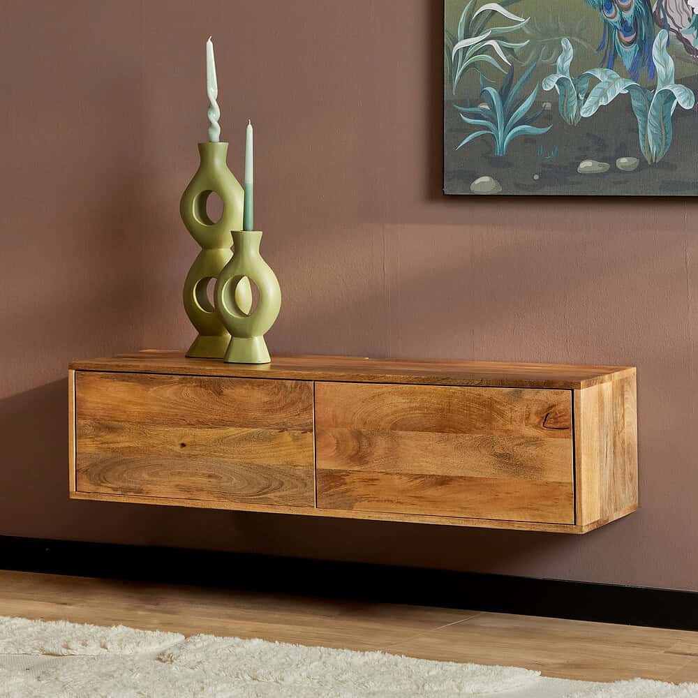 Elegante houten wandkast van Mokana Meubelen met een strakke, natuurlijke afwerking en moderne uitstraling, perfect voor een salon of woonkamer.