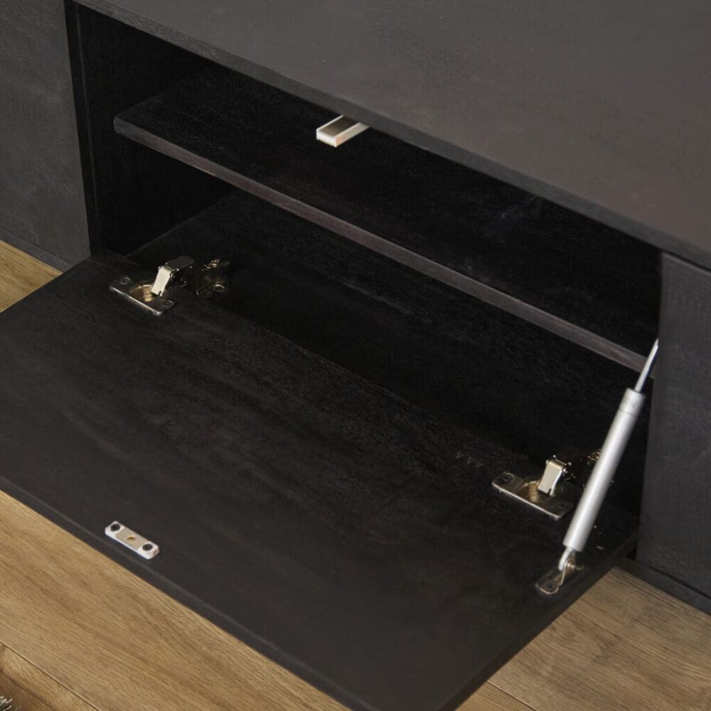 Hoogwaardige zwarte houtlook lade van Mokana Meubelen met metalen scharnieren en soft-close systeem, perfect voor een moderne en functionele zithoek of salontafel.