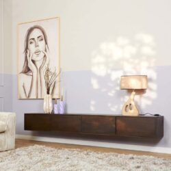 Elegant wandmeubel van Mokana Meubelen met strak design en natuurlijke houtafwerking, ideaal voor moderne interieuroplossingen.