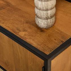 Robuuste mango houten kast met zwart metalen frame, modern design, ideaal voor woonkamer of kantoor, handgemaakt ontworpen door Mokana Meubelen, duurzame en elegante opbergoplossing.